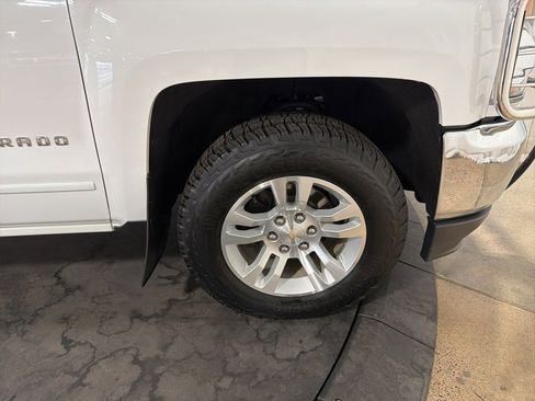 Used 2018 Chevrolet Silverado 1500 LT w/ All Star Edition image 33
