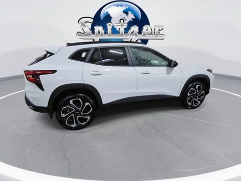 New 2026 Chevrolet Trax RS w/ Sunroof Package FWD image 8