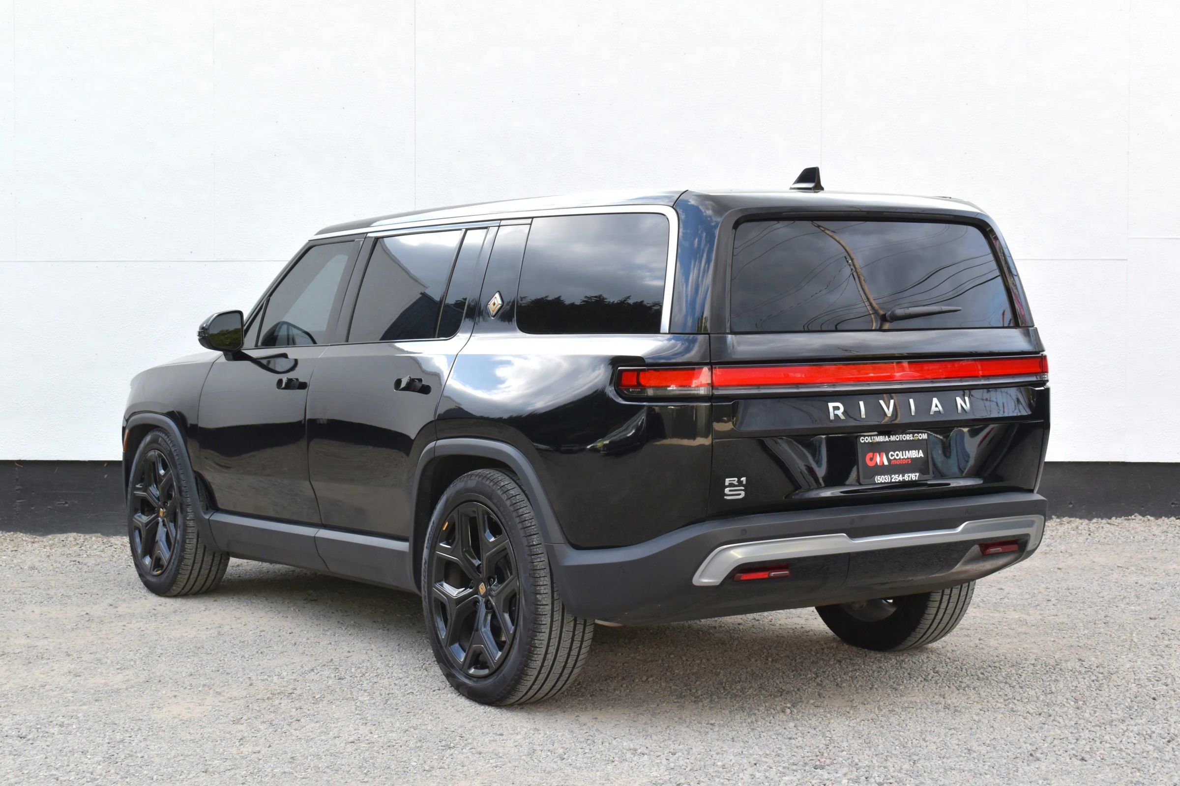Used 2025 Rivian R1S Adventure Dual AWD/4WD image 2