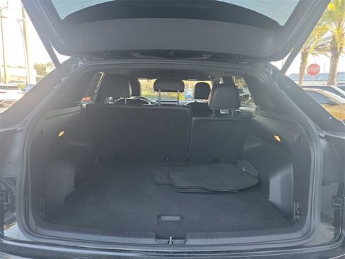 Used 2021 Volkswagen Atlas Cross Sport SE image 11