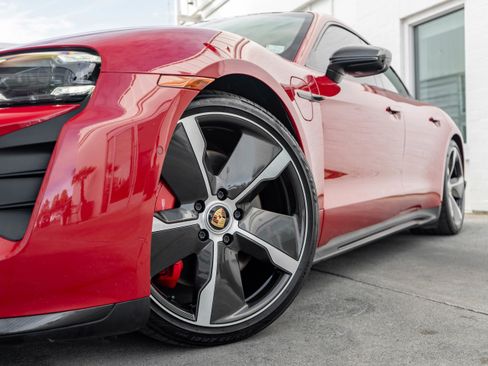 Used 2023 Porsche Taycan GTS image 5