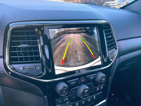 Used 2021 Jeep Grand Cherokee Laredo X image 14