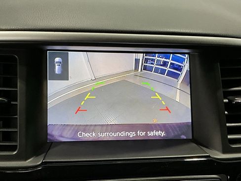 Used 2020 Nissan Pathfinder SV image 4