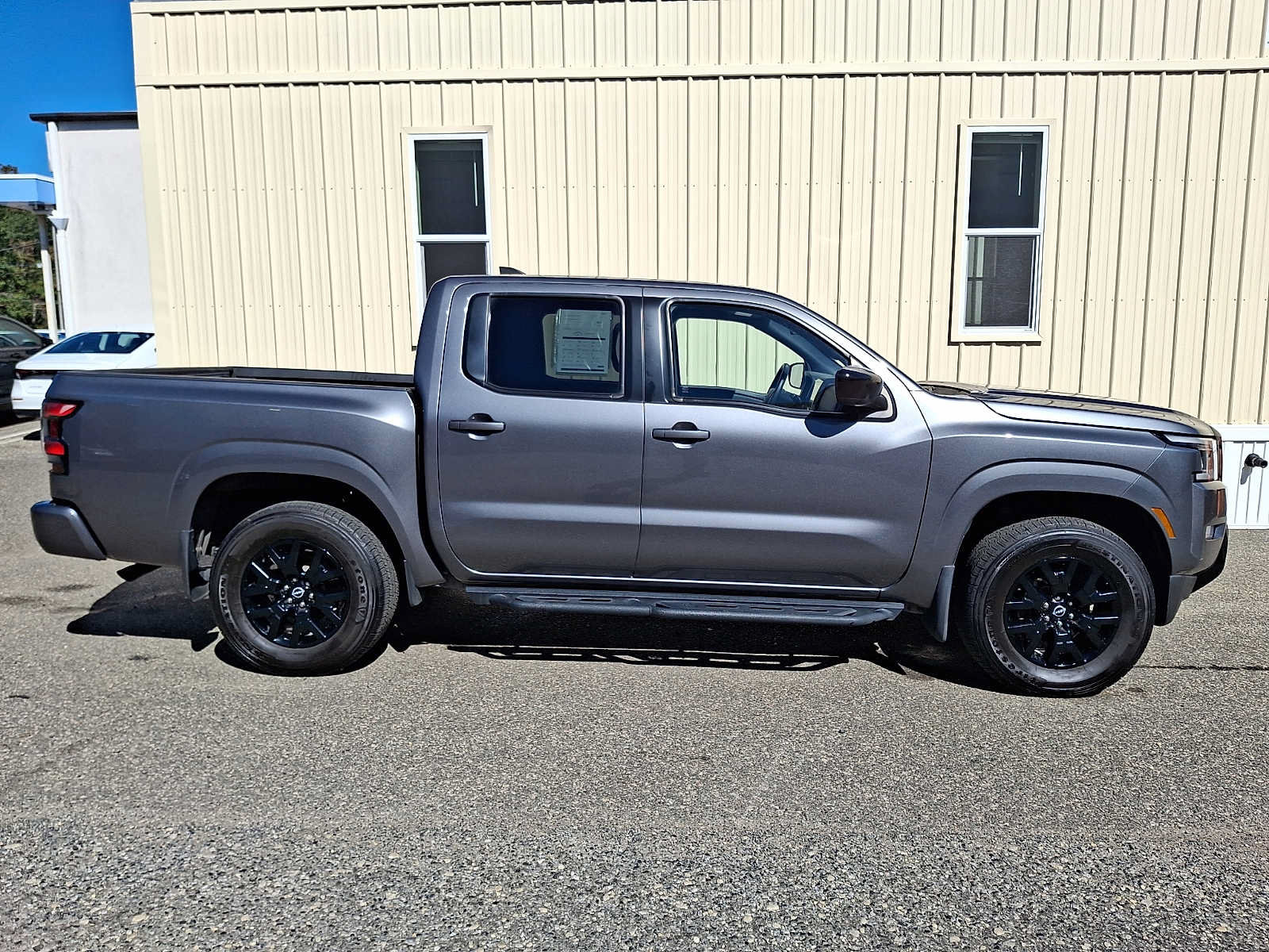 Used 2023 Nissan Frontier SV w/ Midnight Edition Package AWD/4WD image 7