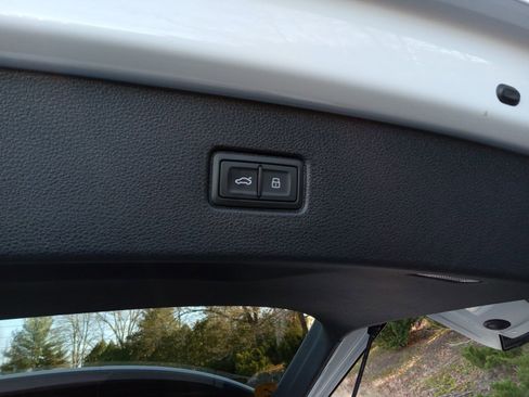 Used 2023 Audi Q7 3.0T Prestige image 25