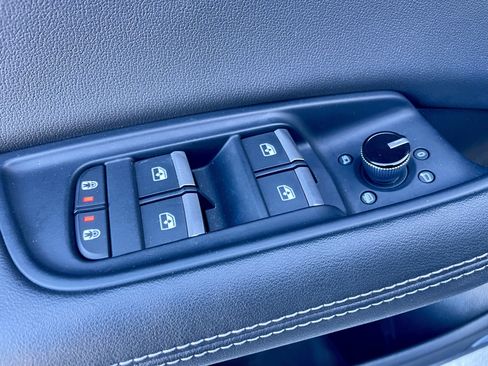 Used 2023 Audi Q8 Premium Plus image 11