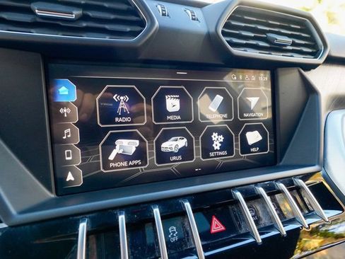Used 2019 Lamborghini Urus AWD/4WD image 64