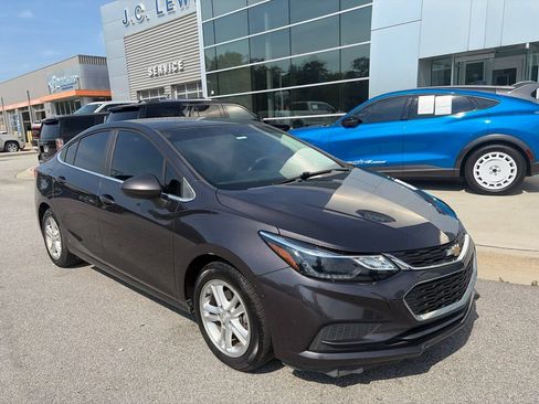 Used 2017 Chevrolet Cruze LT w/ Convenience Package FWD image 1