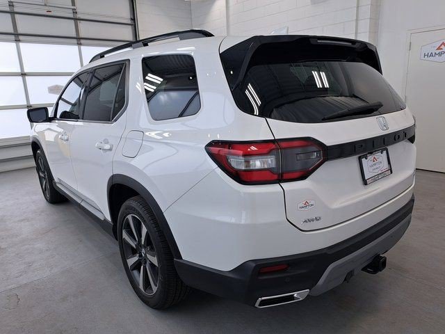 Used 2025 Honda Pilot Touring image 8