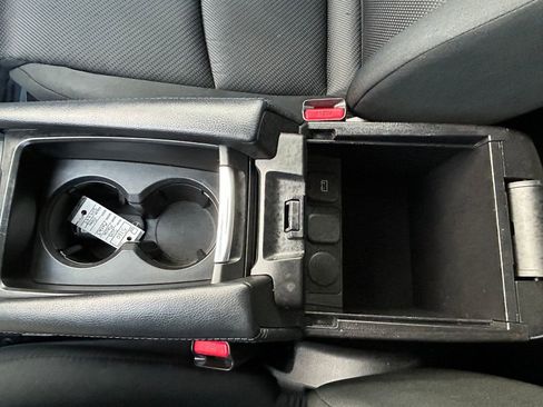 Used 2018 MAZDA MAZDA3 Sport image 32