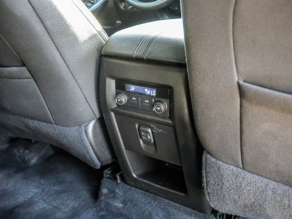 Used 2023 Chevrolet Traverse LT FWD image 21