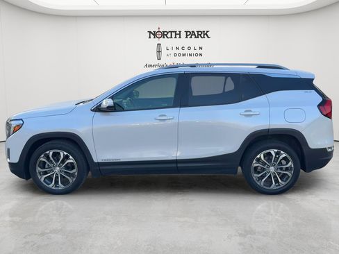 Used 2020 GMC Terrain SLT w/ Preferred Package FWD image 2