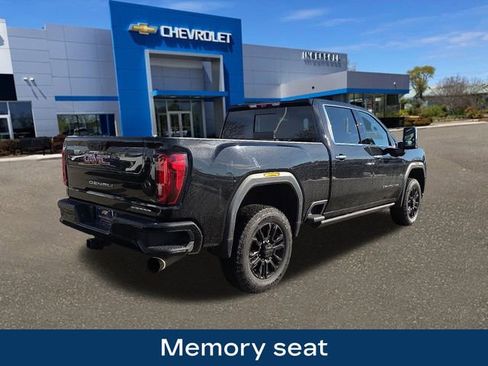 Used 2023 GMC Sierra 3500 Denali w/ Denali Black Diamond Edition image 9