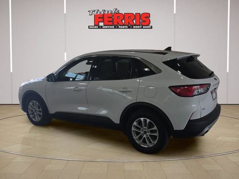 Used 2021 Ford Escape SE FWD image 3