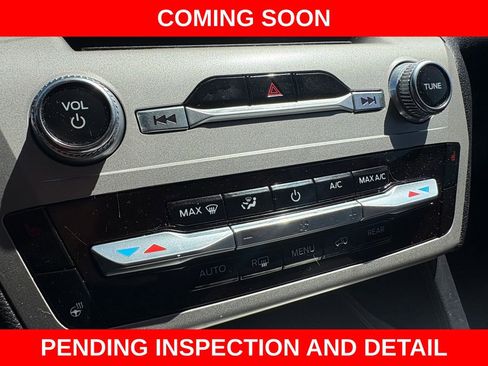 Used 2023 Ford Explorer XLT w/ Equipment Group 202A AWD/4WD image 26