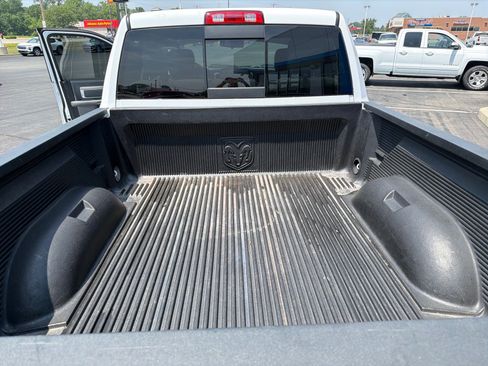 Used 2016 RAM 1500 Classic SLT AWD/4WD image 9