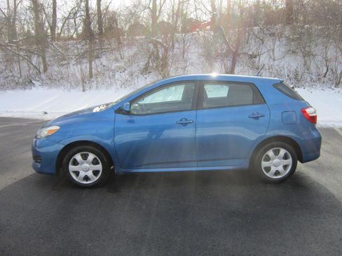 Used 2009 Toyota Matrix image 2