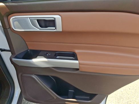 Used 2021 Ford Explorer King Ranch w/ Premium Technology Package AWD/4WD image 18