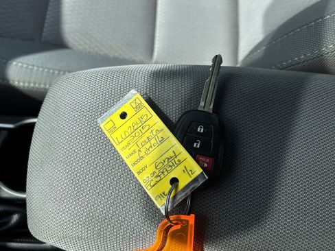 Used 2015 Toyota Corolla LE image 31