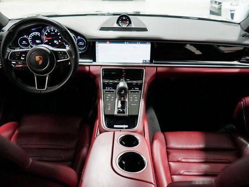 Used 2018 Porsche Panamera 4S image 16