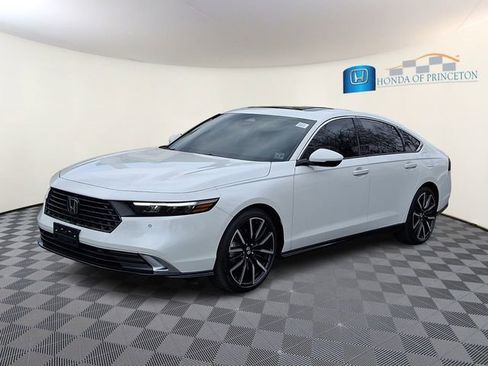 Used 2025 Honda Accord Touring image 3