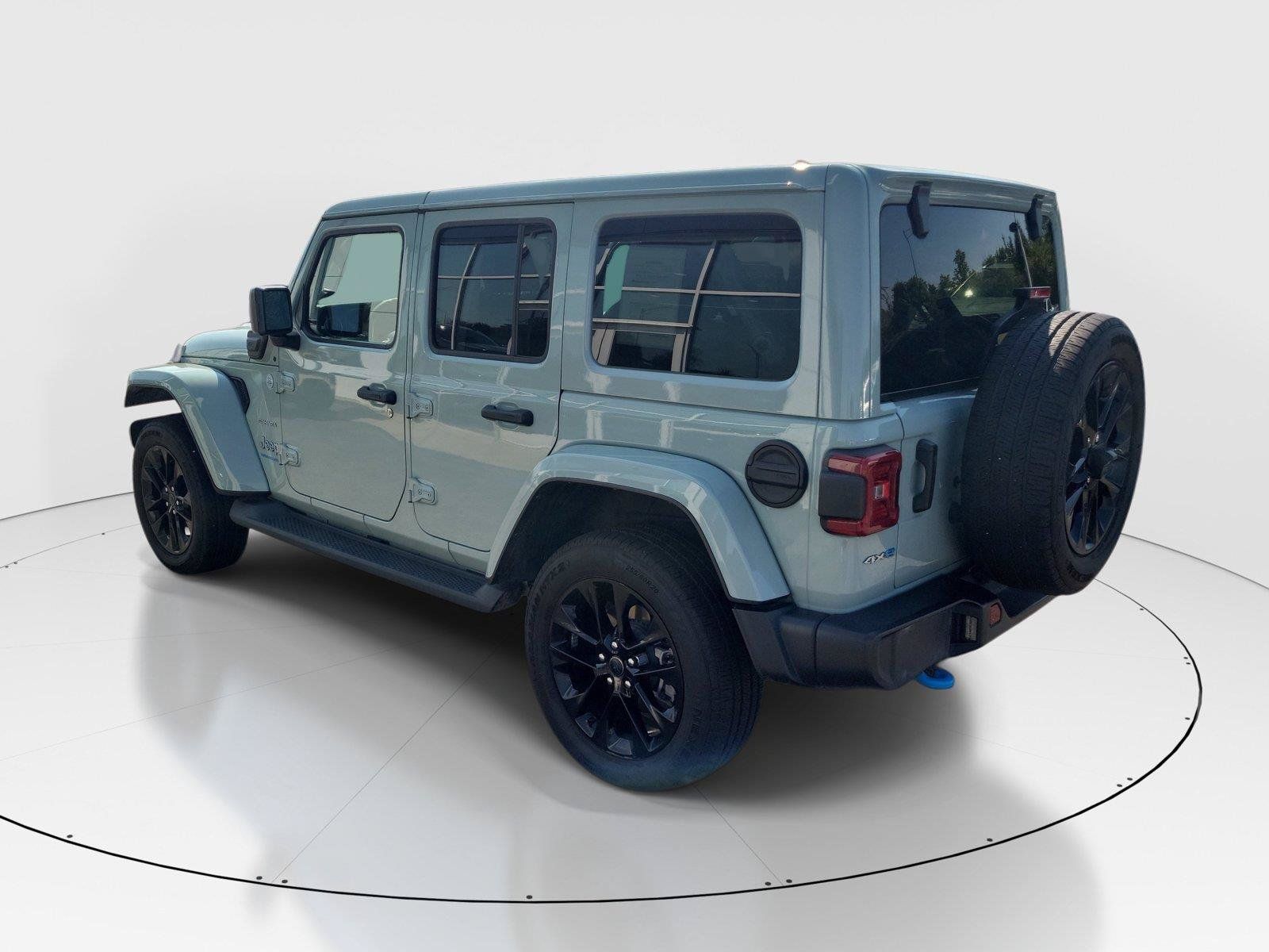 Used 2024 Jeep Wrangler Unlimited Sahara AWD/4WD image 3