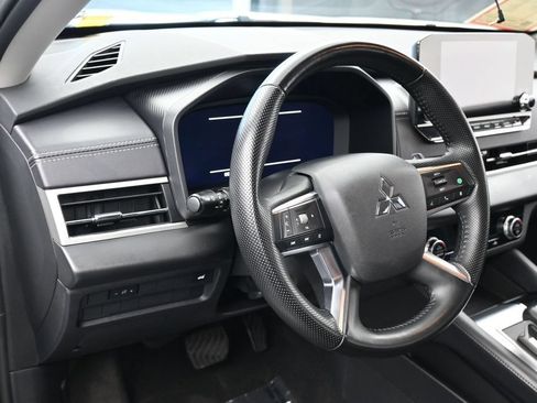 Used 2024 Mitsubishi Outlander SEL FWD image 16