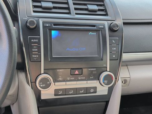 Used 2012 Toyota Camry LE FWD image 17