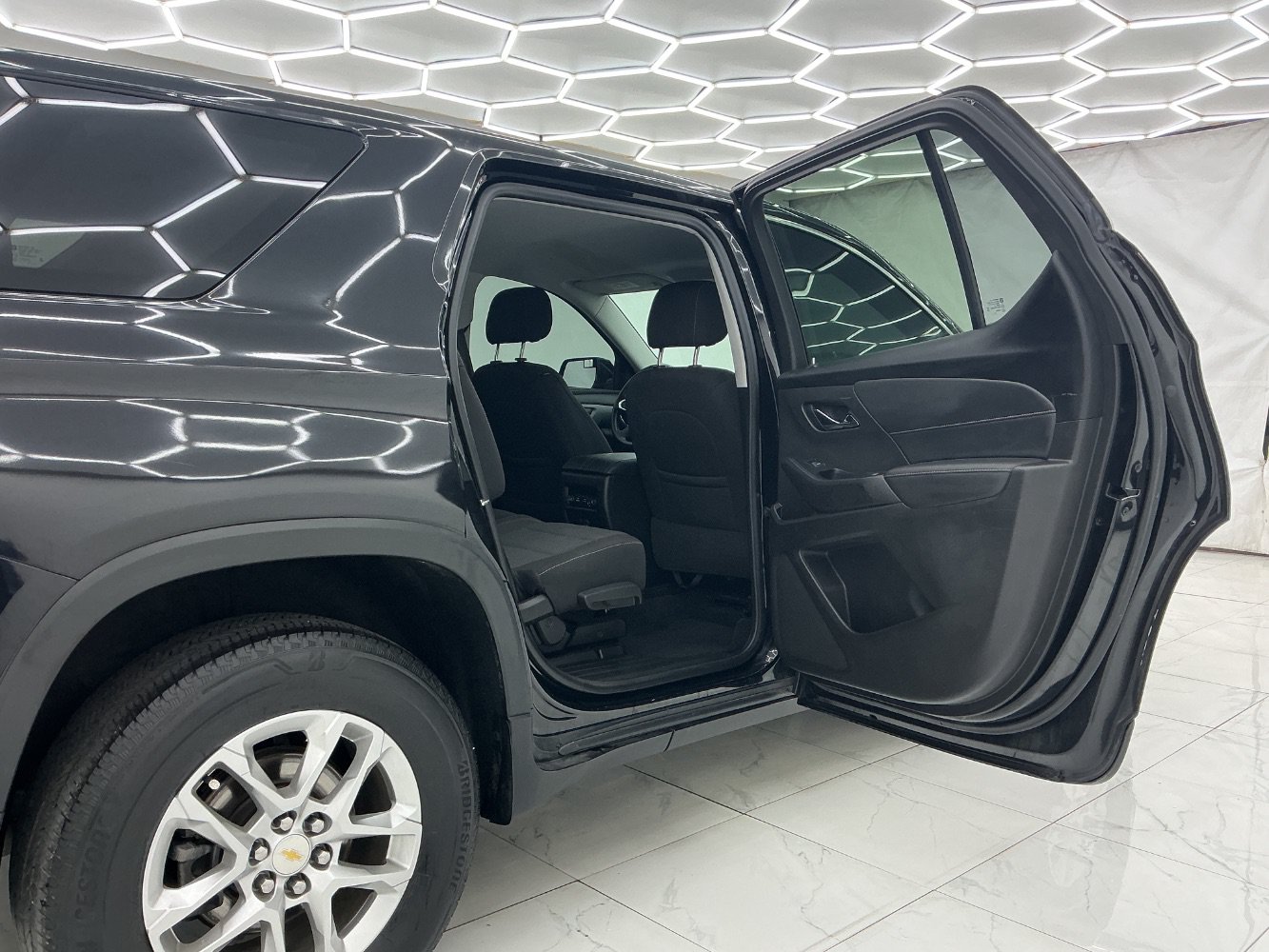 Used 2021 Chevrolet Traverse LS AWD/4WD image 22