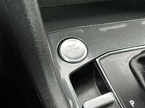 Used 2018 Volkswagen Tiguan SE w/ Panoramic Sunroof Package image 25