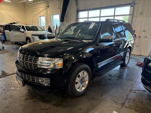 Used 2007 Lincoln Navigator 4WD image 2