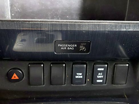 Used 2015 Nissan Titan SV image 46