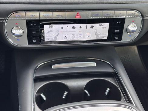 Used 2025 Genesis G90 3.5T image 37