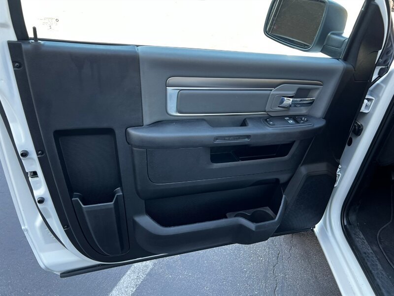 Used 2022 RAM 1500 Classic SLT AWD/4WD image 16