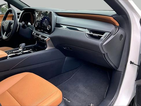 Used 2025 Lexus RX 350 FWD w/ Technology Package image 19