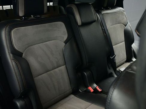 Used 2017 Ford Explorer XLT w/ Equipment Group 202A image 31