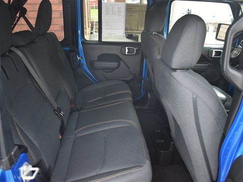 Used 2024 Jeep Wrangler Unlimited w/ Convenience Group AWD/4WD image 25