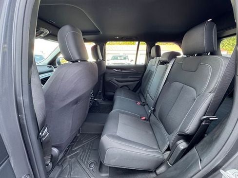 Used 2025 Jeep Grand Cherokee Laredo X w/ Luxury Tech Group I image 15