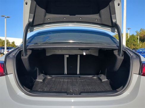 Used 2025 Mercedes-Benz E 350 4MATIC Sedan image 14