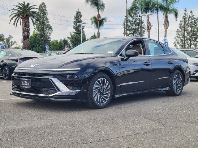Used 2024 Hyundai Sonata Limited FWD image 2