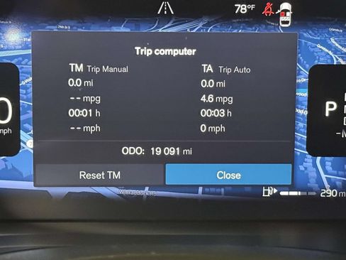 Used 2025 Volvo XC60 B5 Plus AWD/4WD image 5