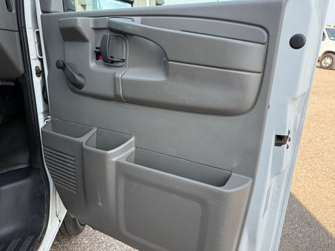 Used 2007 GMC Savana 3500 RWD image 23