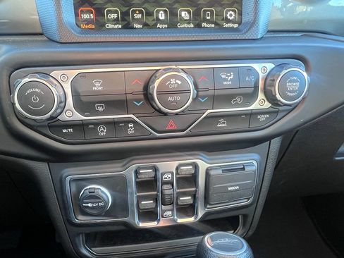 Certified 2023 Jeep Gladiator Overland image 24