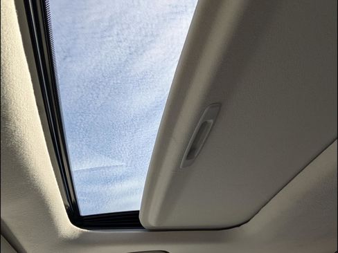 Used 2024 Toyota Corolla Cross XLE w/ Convenience Package image 22