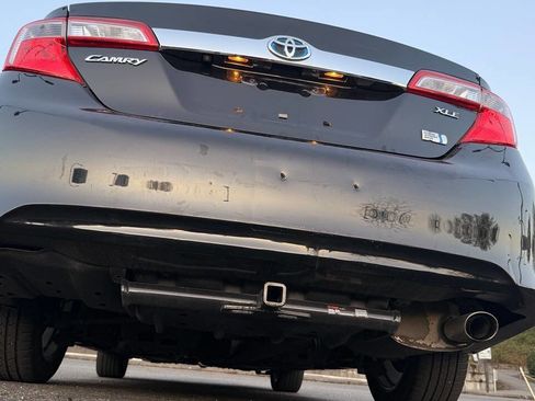 Used 2013 Toyota Camry XLE w/ Leather Pkg image 11