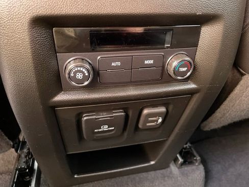 Used 2024 Chevrolet Traverse RS image 22