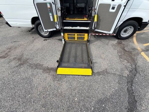 Used 2014 Ford E-250 and Econoline 250 Extended w/ Power Group RWD image 3
