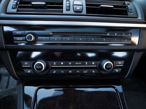 Used 2013 BMW 550i xDrive Sedan image 22