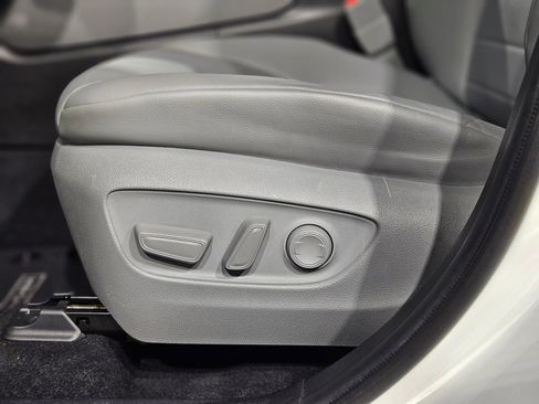 Used 2021 Toyota Highlander XLE image 23