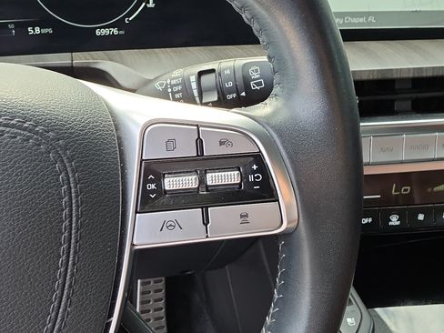 Used 2024 Kia Telluride SX w/ Towing Package FWD image 32